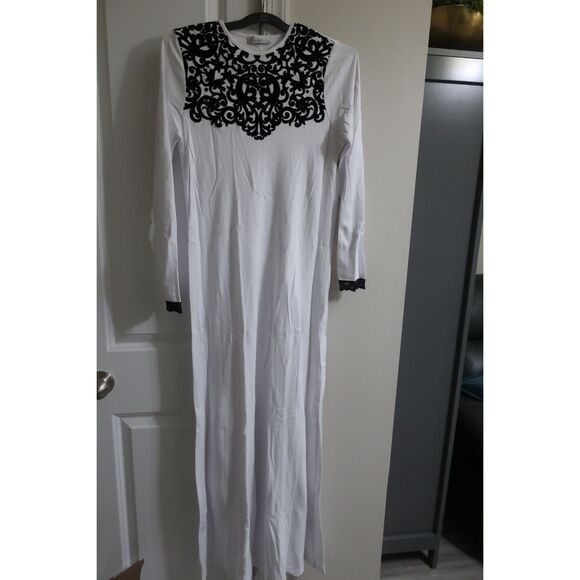 White Nightgown Size Small Women, Comfortable NWOT - Picture 1 of 4